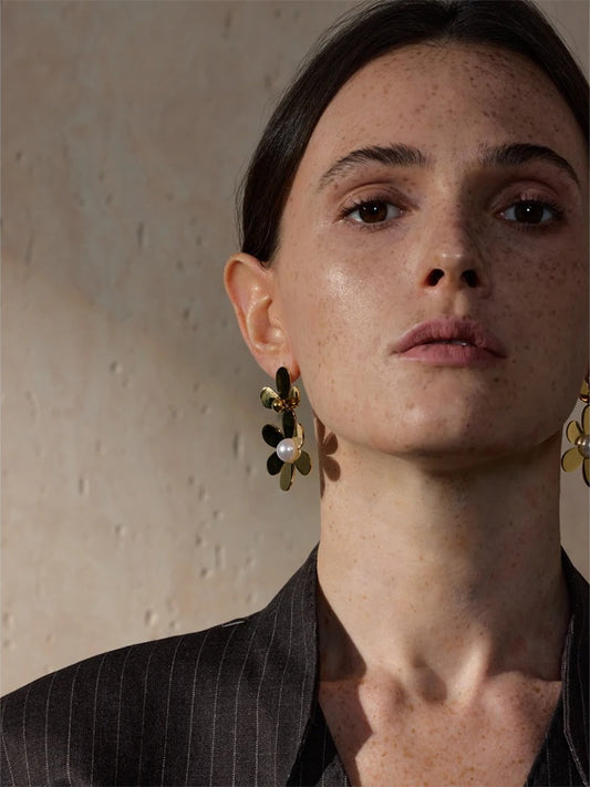 Glossy flower pearl drop earrings women - product image