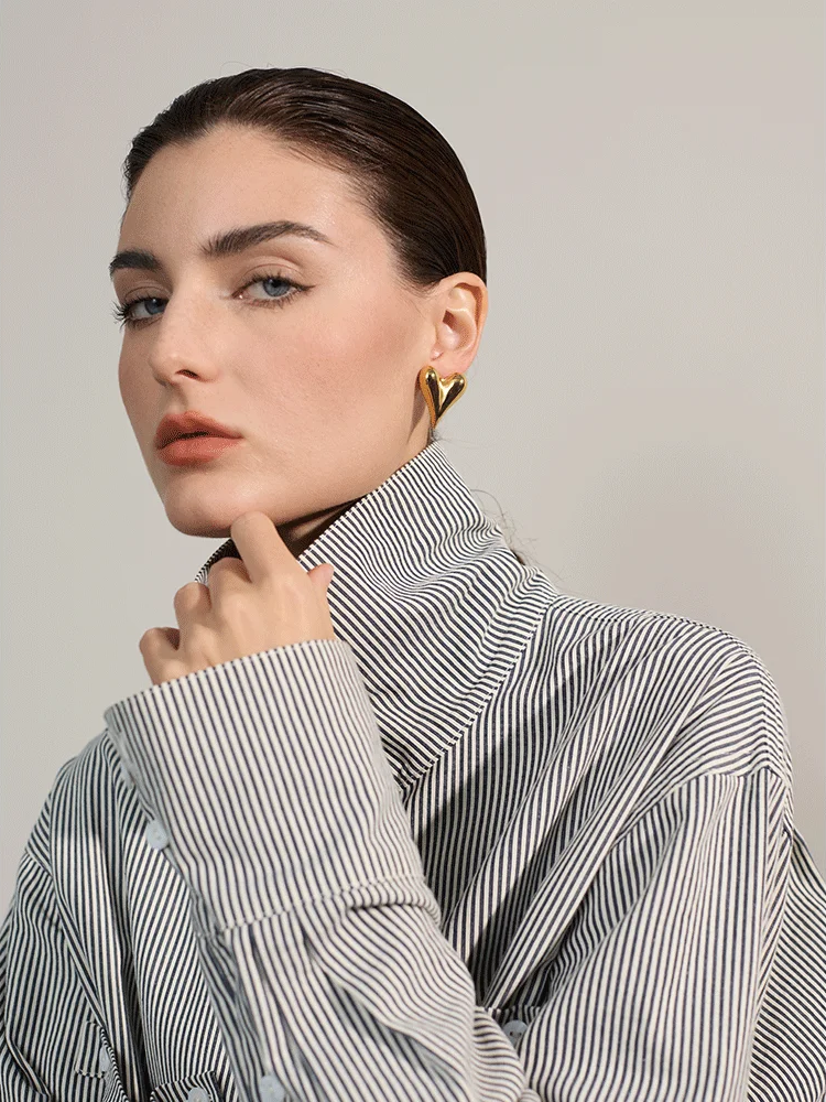 Heart cast high quality metal stud earrings - product image
