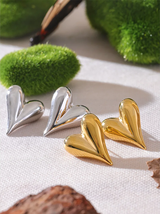 Heart cast high quality metal stud earrings - product image