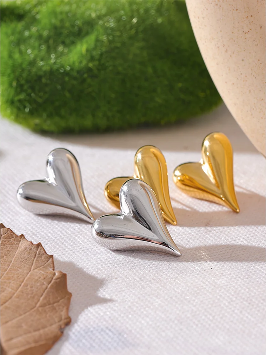 Heart cast high quality metal stud earrings - product image