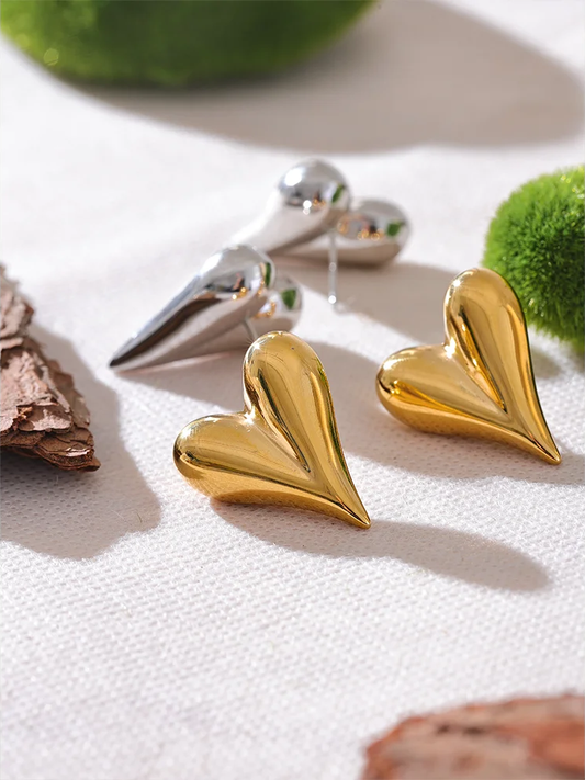 Heart cast high quality metal stud earrings - product image