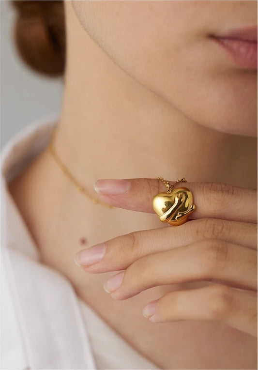 Heart embrace pendant collar necklace women - product image