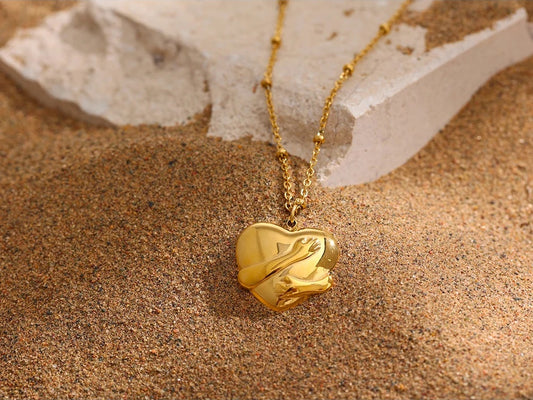 Heart embrace pendant collar necklace women - product image
