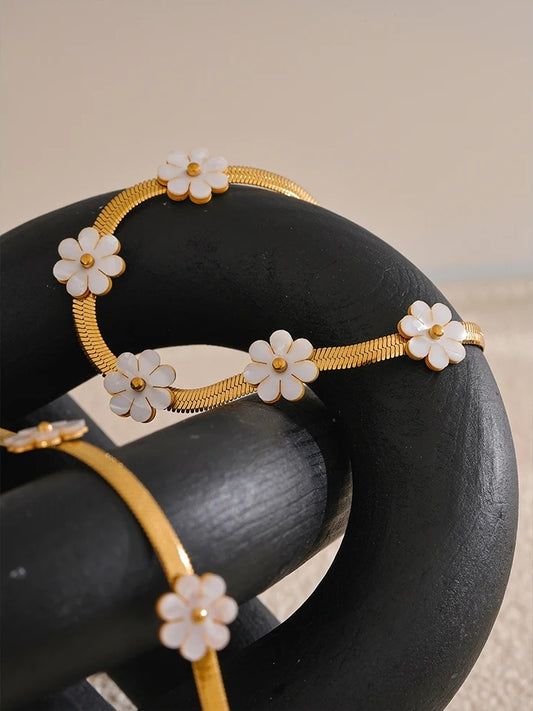 Imitation shell flower chain necklace bracelet set - product image