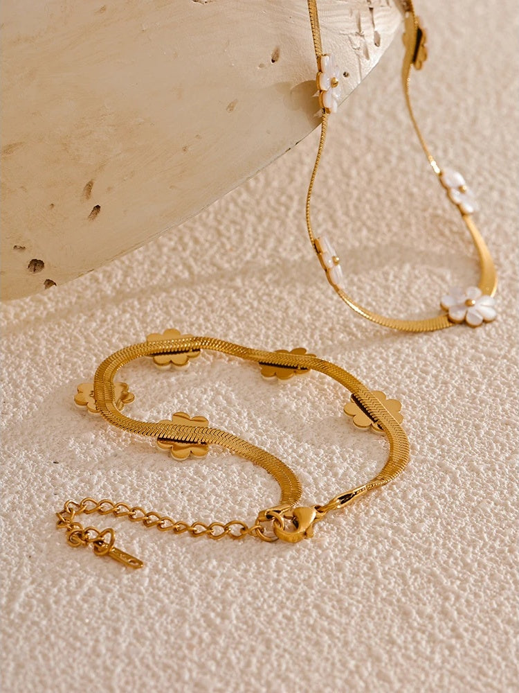 Imitation shell flower chain necklace bracelet set - product image