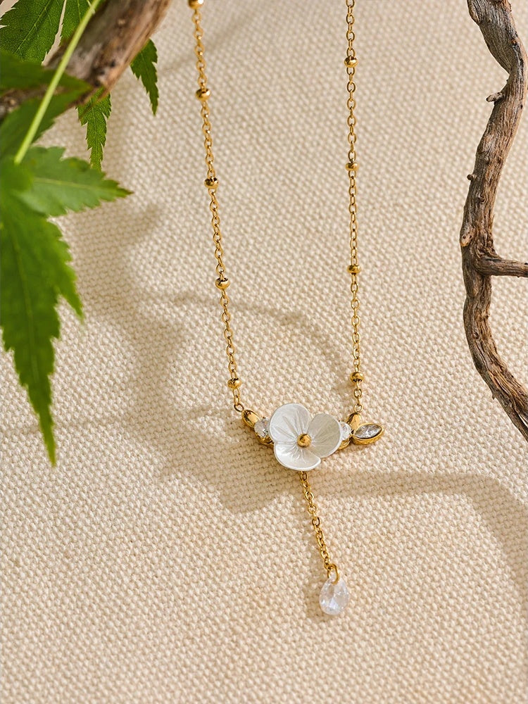 Imitation shell flower zircon pendant necklace - product image