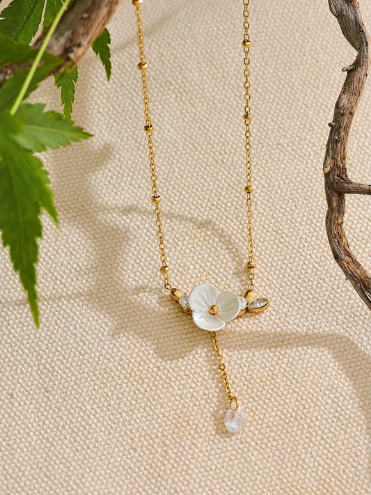 Imitation shell flower zircon pendant necklace - product image