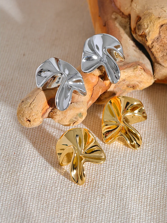 Irregular flower stud earrings - product image