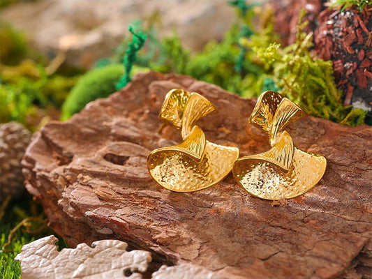 Metal fan charm stud earrings women - product image