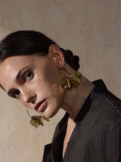 Metal flower big hoop eye-catching earrings - product image