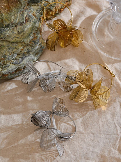 Metal flower big hoop eye-catching earrings - product image