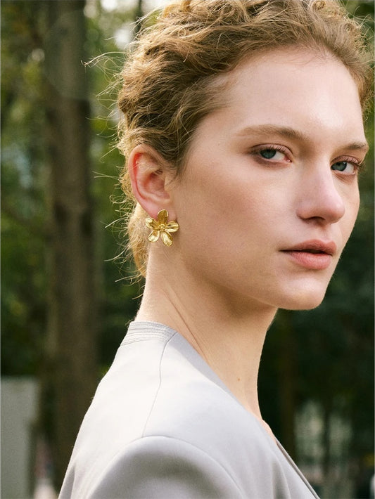 Metal flower daily push-back stud earrings - product image