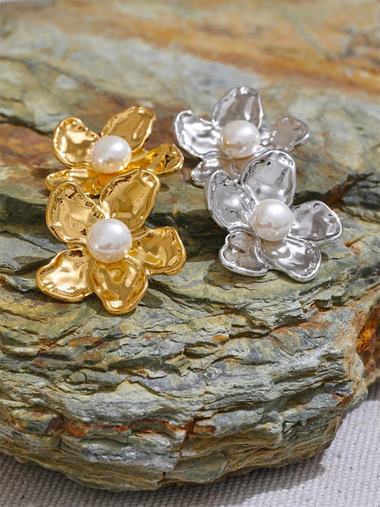 Metal flower simulated pearl stud earrings - product image