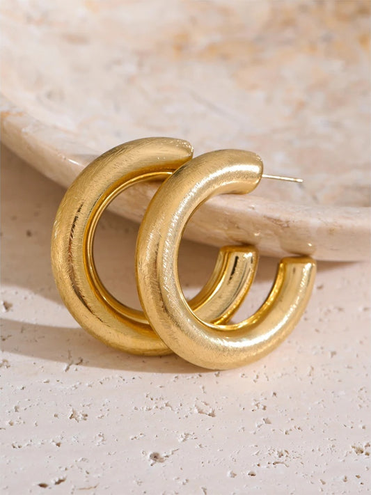 Minimalist c-shape polished hoop earrings - product image