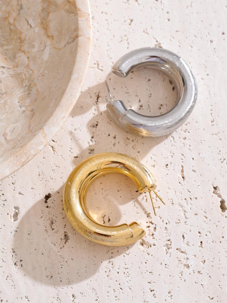 Minimalist c-shape polished hoop earrings - product image