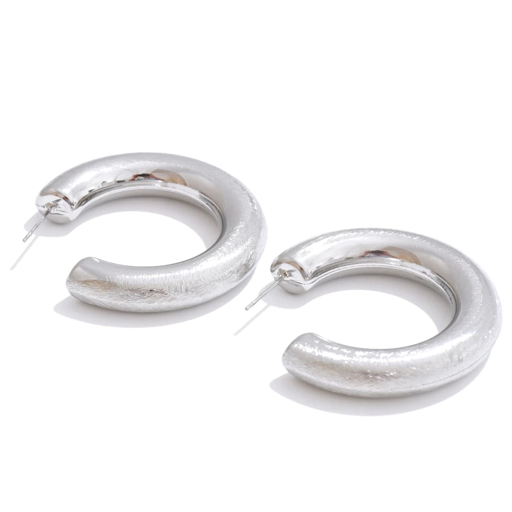 Minimalist c-shape polished hoop earrings - product image