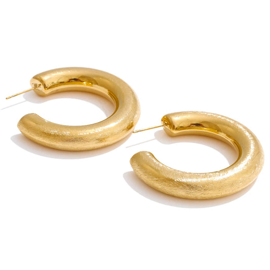 Minimalist c-shape polished hoop earrings - product image