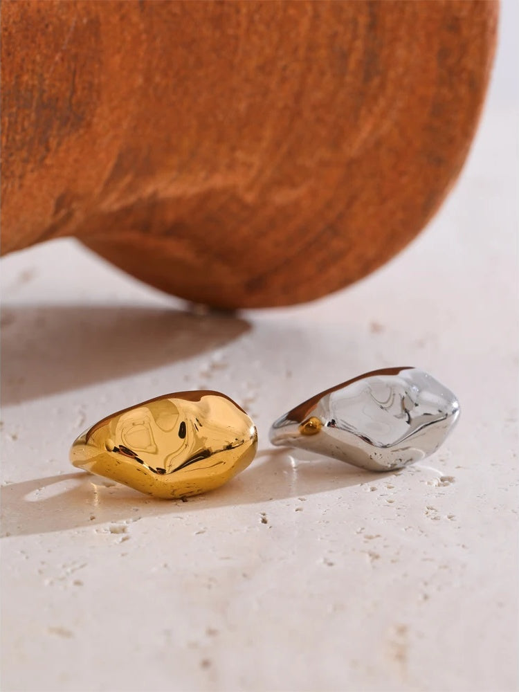 Minimalist cast metal statement finger ring - product image