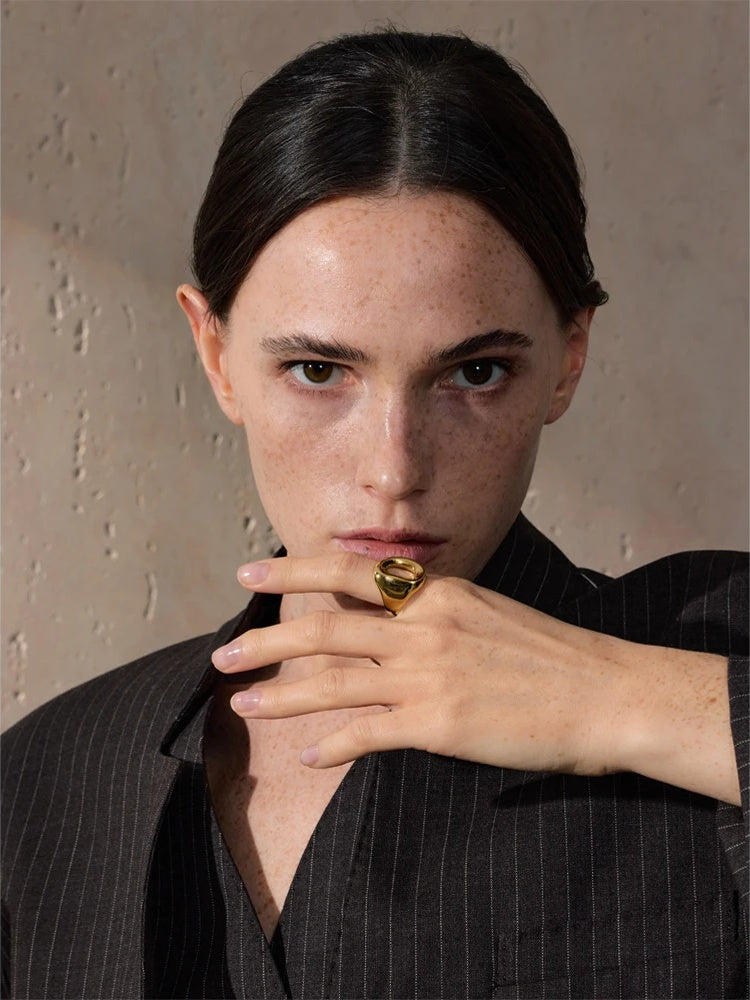 Minimalist hollow gold platinum color smooth fashion ring - product image
