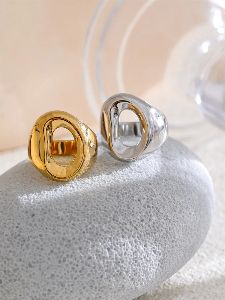 Minimalist hollow gold platinum color smooth fashion ring - product image