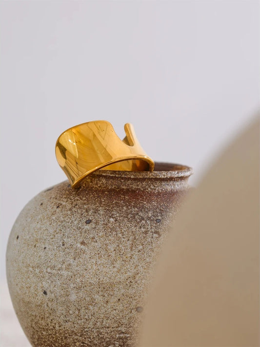 Minimalist polished open minimalist texture ring - product image