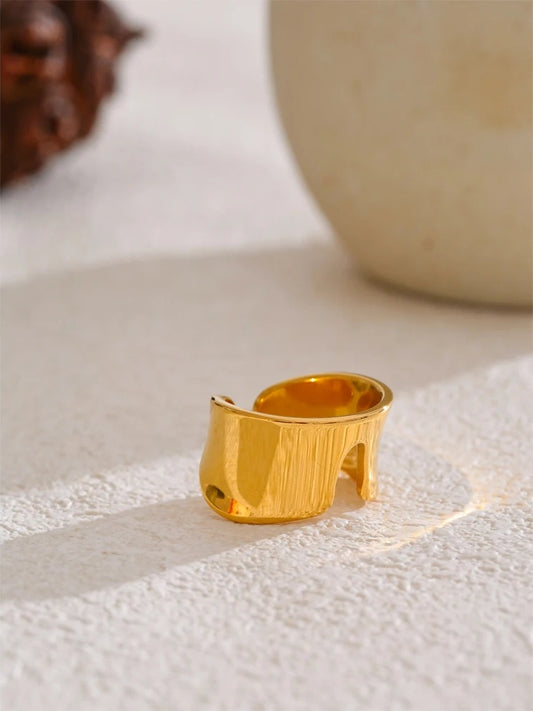 Minimalist polished open minimalist texture ring - product image