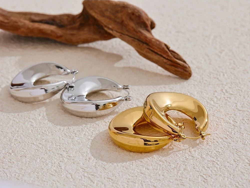 Minimalist round hollow hoop earrings - product image