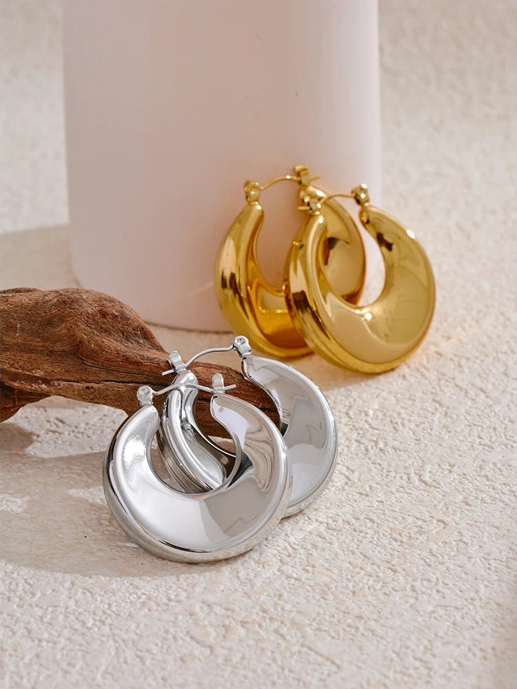 Minimalist round hollow hoop earrings - product image