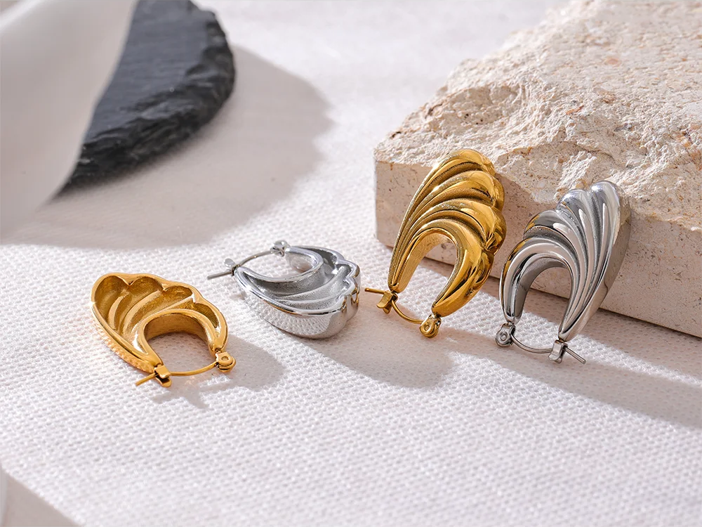 Minimalist stripe gold silver color hoop earrings - product image