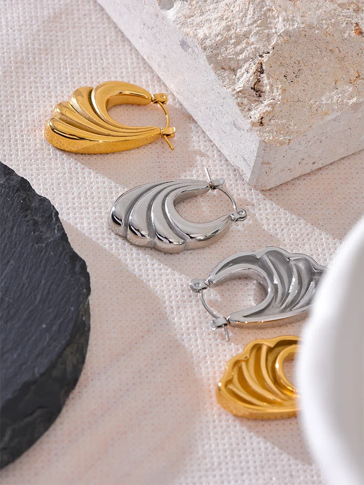 Minimalist stripe gold silver color hoop earrings - product image