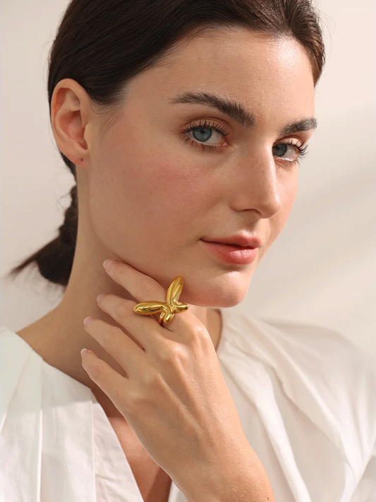 Minimalistic sleek butterfly texture open ring - product image