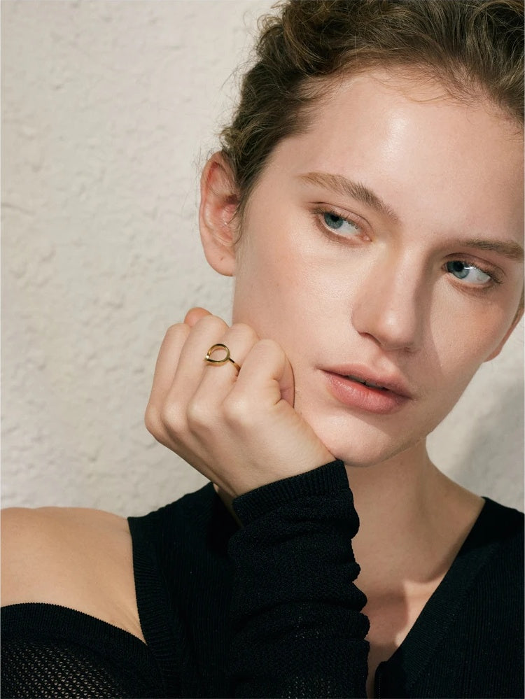 Modern hollow adjustable c-shape finger ring - product image
