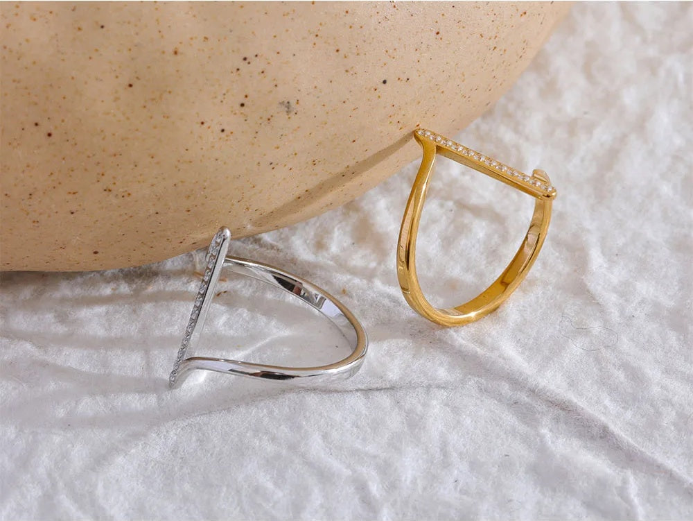 Modern twisted cz chic minimalist ring - product image
