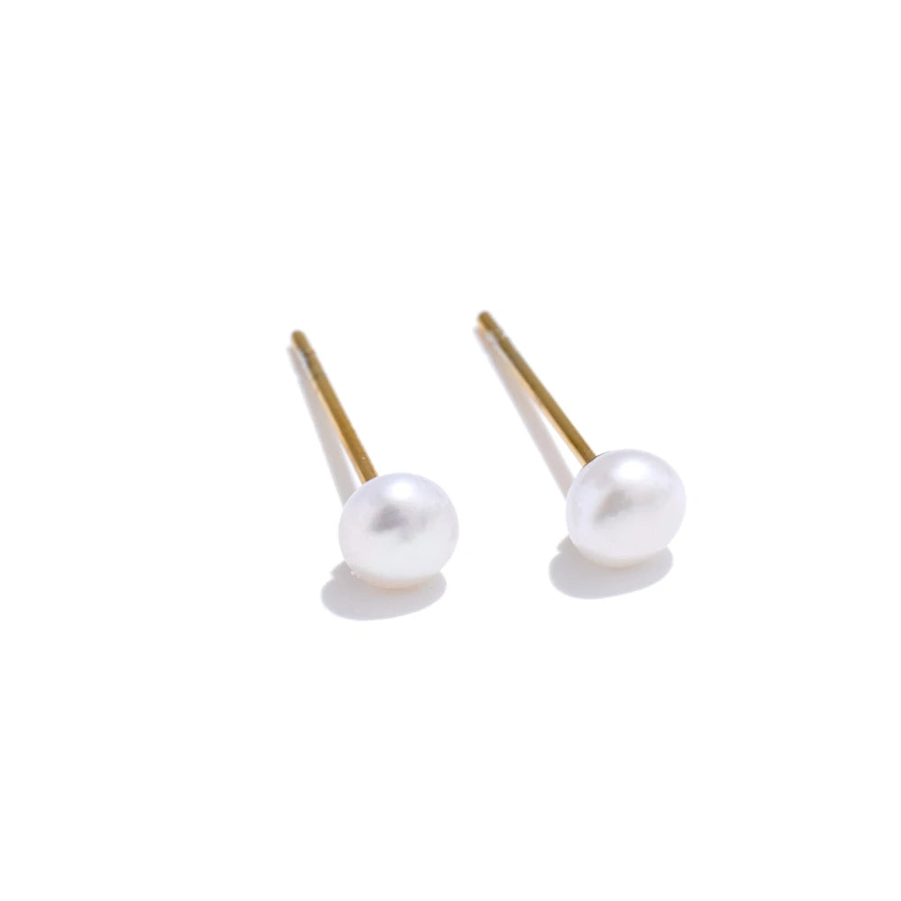 Natural pearls round stud earrings for ladies - product image