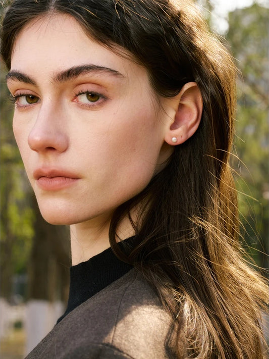 Natural pearls round stud earrings for ladies - product image