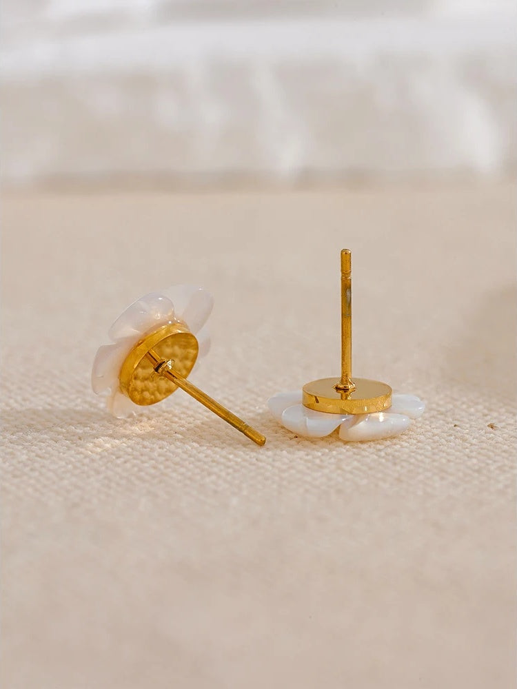 Natural shell flower daily sweet romantic stud earrings - product image