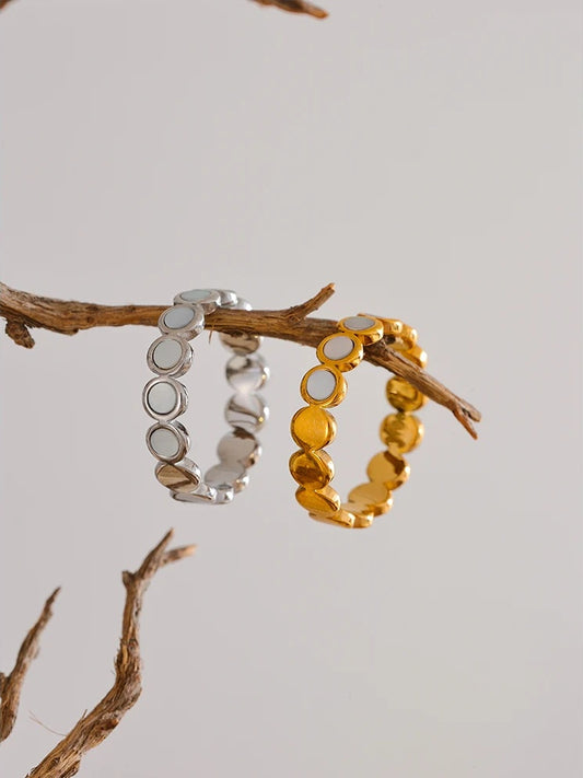 Natural shell round modern tension ring - product image