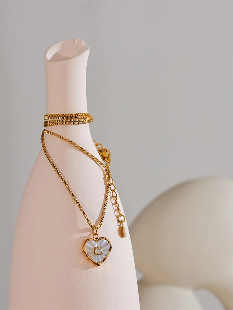 Natural shell zircon heart pendant necklace - product image