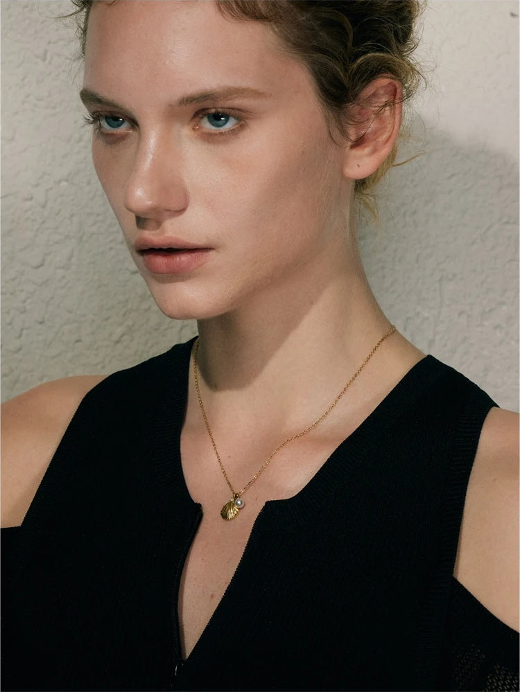 Ocean style metal shell pearl collar necklace - product image
