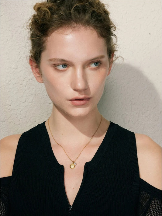 Ocean style metal shell pearl collar necklace - product image