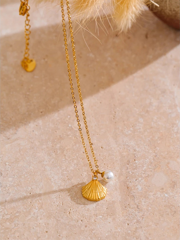 Ocean style metal shell pearl collar necklace - product image