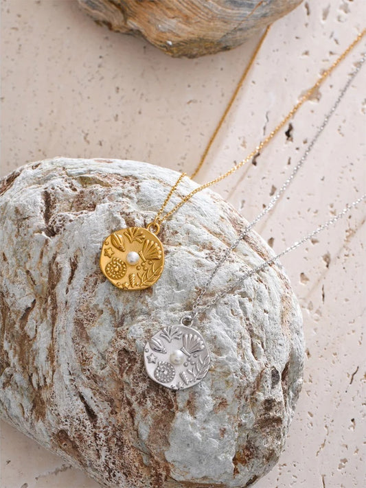 Ocean style shell conch round pendant necklace - product image