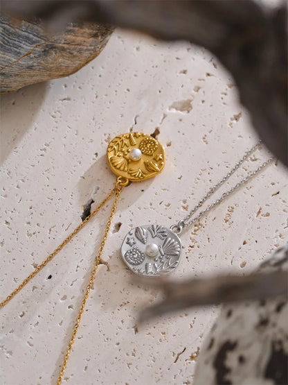 Ocean style shell conch round pendant necklace - product image