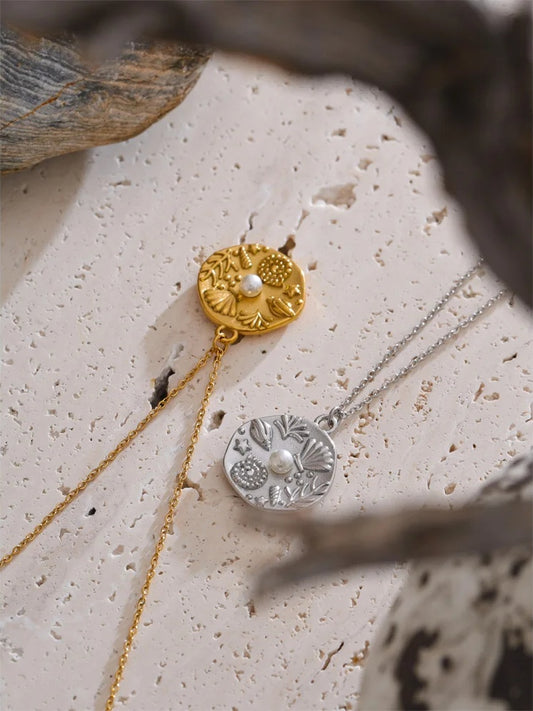 Ocean style shell conch round pendant necklace - product image