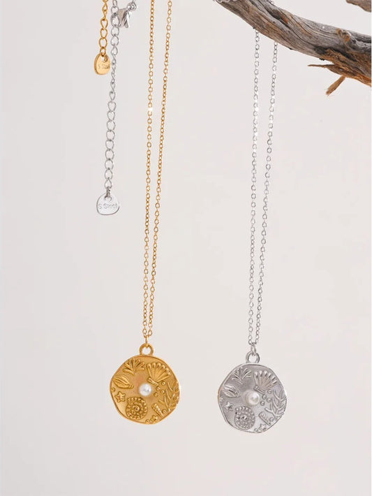 Ocean style shell conch round pendant necklace - product image
