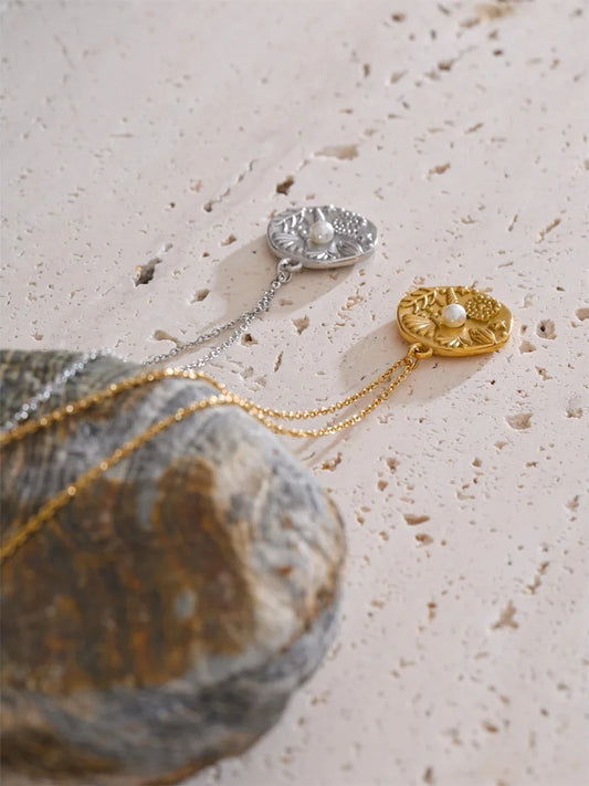 Ocean style shell conch round pendant necklace - product image