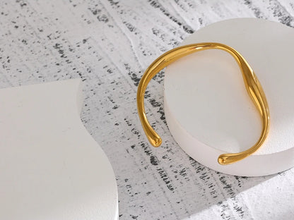 Opening contemporary minimalist texture wrist bracelet - product image