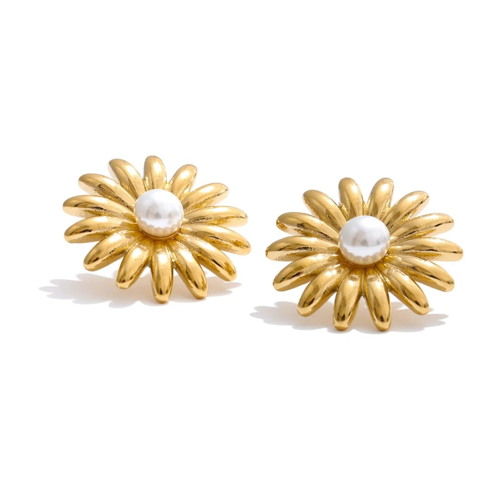 Pearl flower daily stud earrings - product image