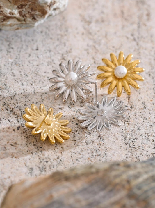 Pearl flower daily stud earrings - product image