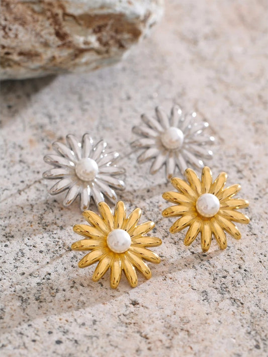 Pearl flower daily stud earrings - product image
